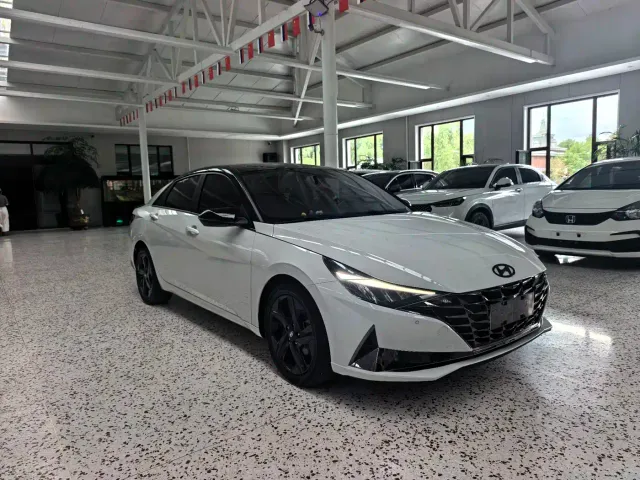 Hyundai Elantra — Фото автомобиля 3