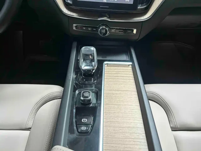 Volvo XC60 — Фото автомобиля 9