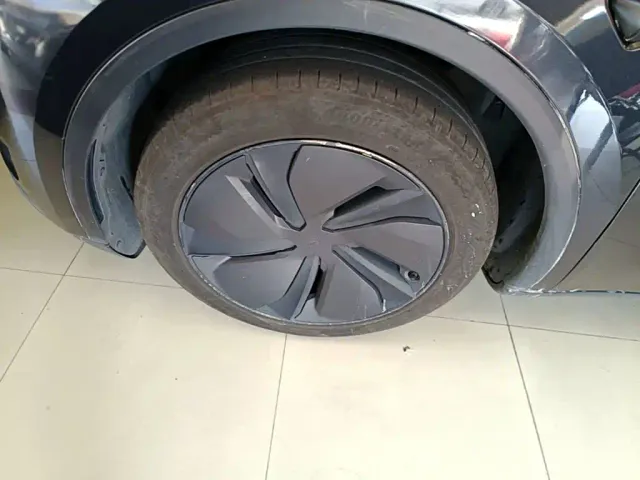 Tesla Model Y — Фото автомобиля 22