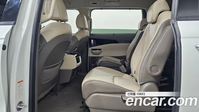 Kia Carnival Generation 4 — Фото автомобиля 25