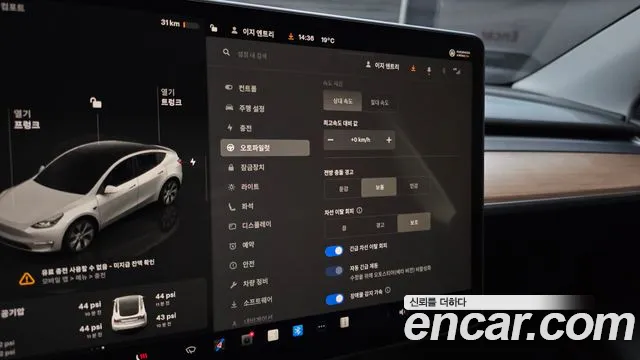 Tesla Model Y — Фото автомобиля 17