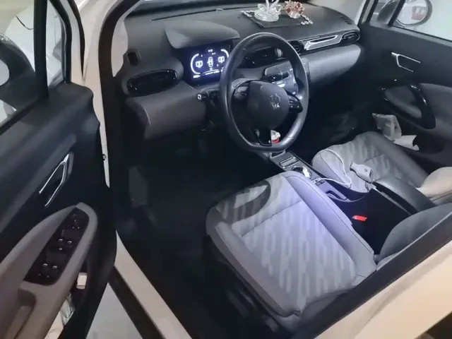 Leapmotor T03 — Фото автомобиля 15