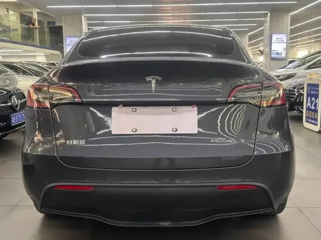 Tesla Model Y 2022 Facelift Rear-Wheel Drive Version — Фото автомобиля 8