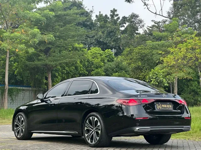 Mercedes-Benz E-Class — Фото автомобиля 4