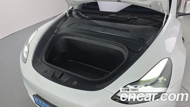 Tesla Model Y — Фото автомобиля 9