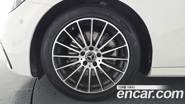 Mercedes-Benz E-Class — Фото автомобиля 5