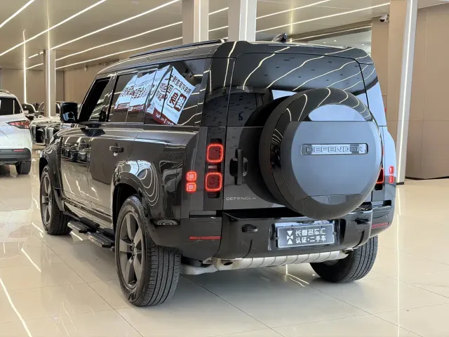 Land Rover Defender — Фото автомобиля 6