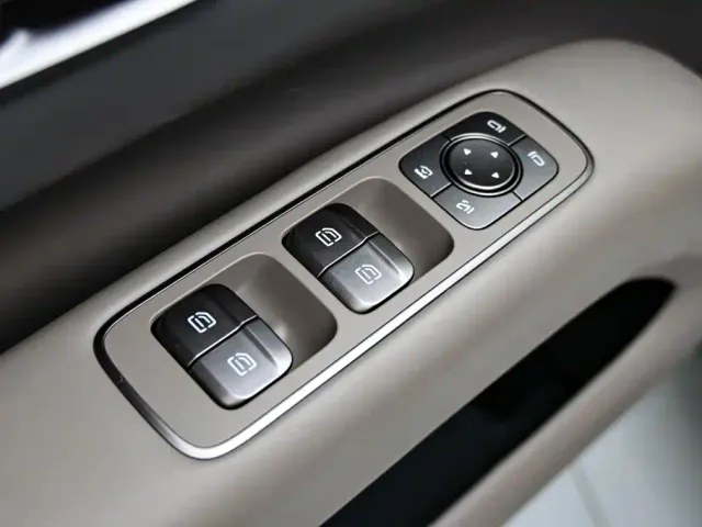 Li Auto i8 — Фото автомобиля 24