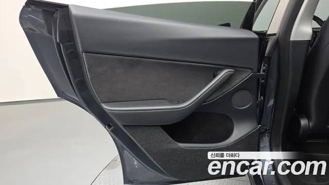 Tesla Model Y — Фото автомобиля 14