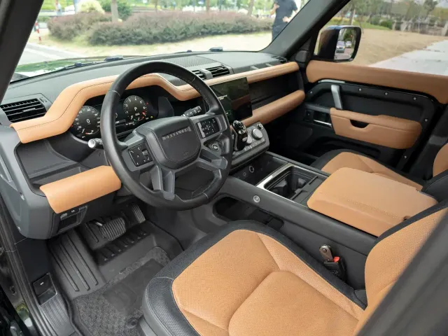 Land Rover Defender — Фото автомобиля 13