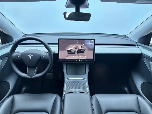 Tesla Model Y — Фото автомобиля 15