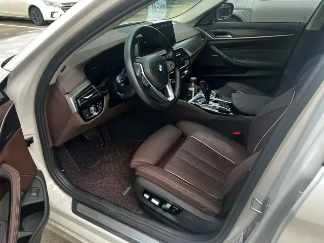 BMW 5 Series — Фото автомобиля 9