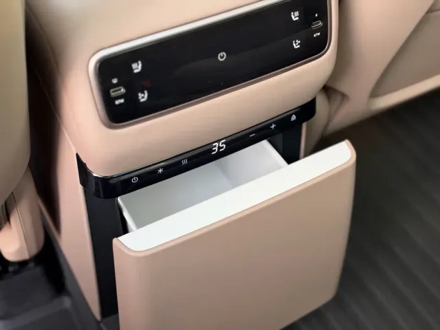 Li Auto i8 — Фото автомобиля 12