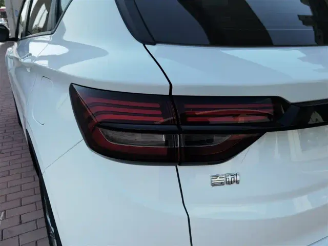 Geely Binyue — Фото автомобиля 15