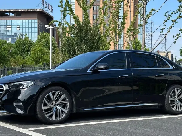 Mercedes-Benz E-Class — Фото автомобиля 2