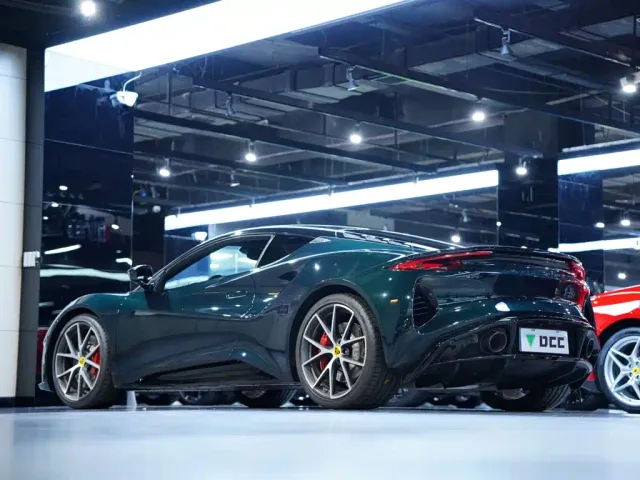 Lotus Emira — Фото автомобиля 5