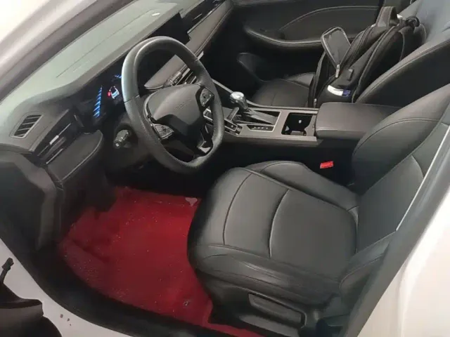 Roewe i5 — Фото автомобиля 14