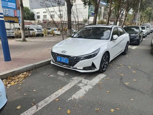 Фотография автомобиля — Hyundai Elantra