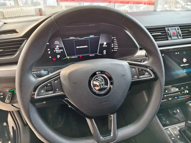 Skoda Superb — Фото автомобиля 9