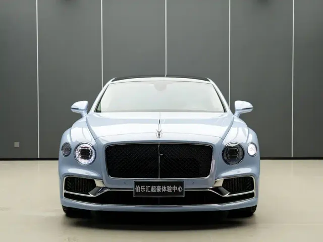 Bentley Flying Spur — Фото автомобиля 4