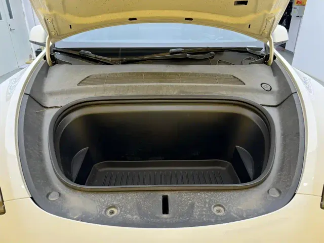 Tesla Model Y — Фото автомобиля 9