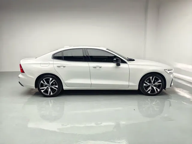 Volvo S60 — Фото автомобиля 10