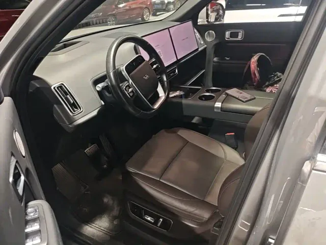 Li Auto L8 — Фото автомобиля 14