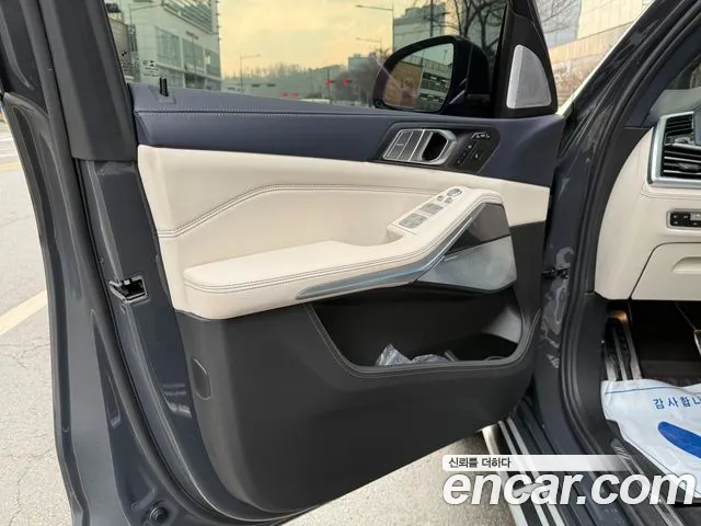 BMW X7 xDrive 40i M Sport Онлайн Exclusive Edition 6 мест — Фото автомобиля 9