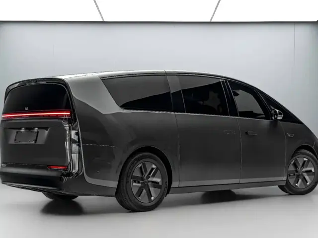 Li Auto MEGA — Фото автомобиля 7