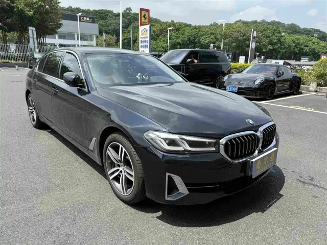 Фотография автомобиля — BMW 5 Series