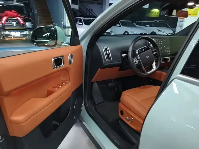 Li Auto L6 — Фото автомобиля 15