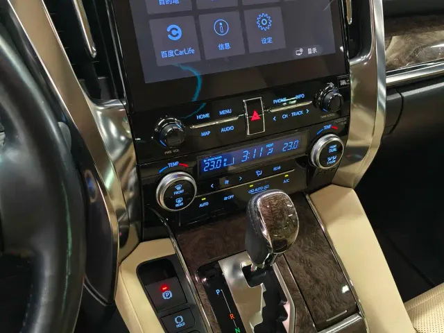 Toyota Alphard — Фото автомобиля 5