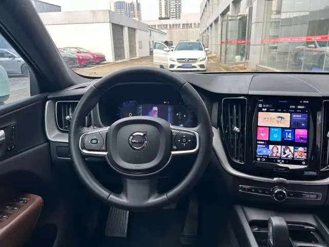 Volvo XC60 — Фото автомобиля 9
