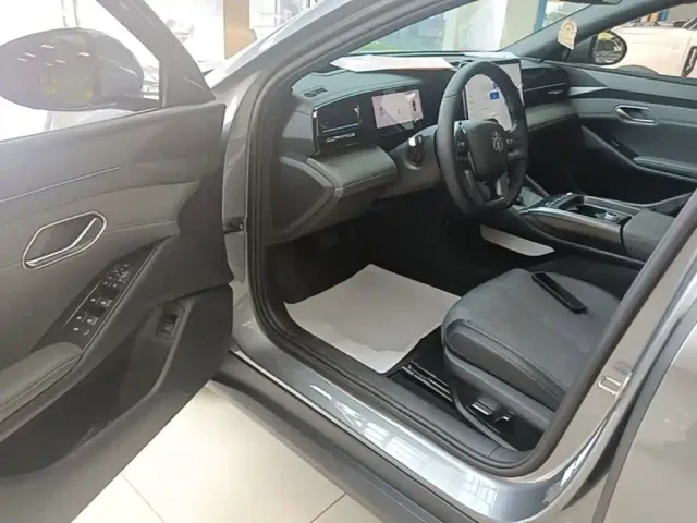 BYD Qin L — Фото автомобиля 15