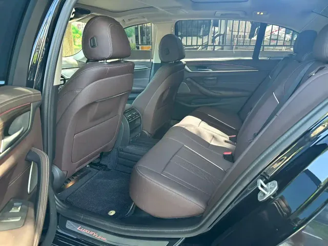 BMW 5 Series — Фото автомобиля 5