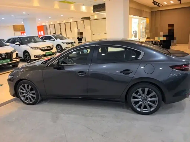 Mazda Axela — Фото автомобиля 5