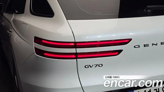 Genesis GV70 — Фото автомобиля 8