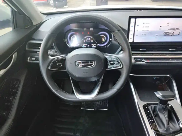 Geely Emgrand — Фото автомобиля 10