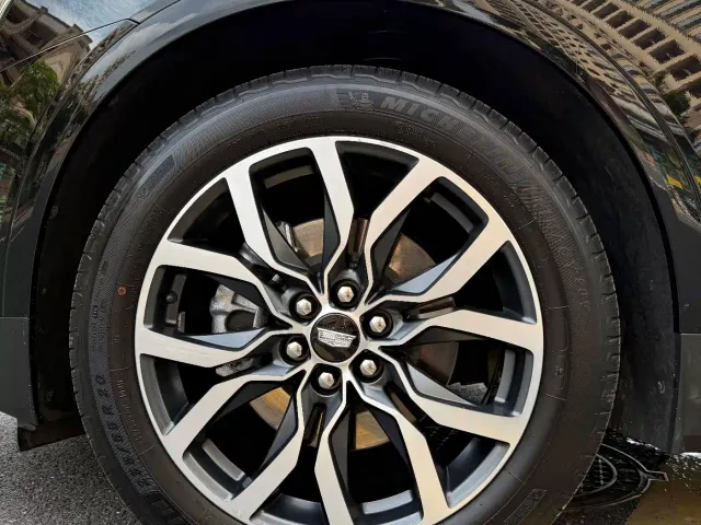 Cadillac XT5 — Фото автомобиля 17