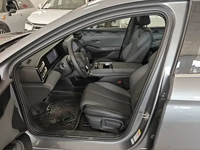 BYD Qin L — Фото автомобиля 15