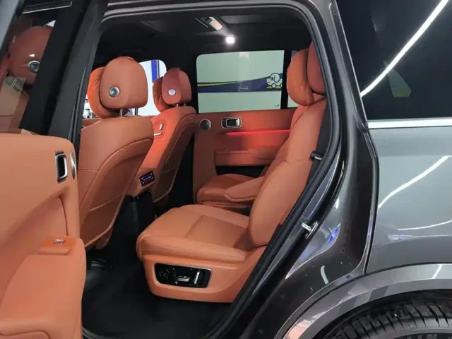 Li Auto L8 — Фото автомобиля 11