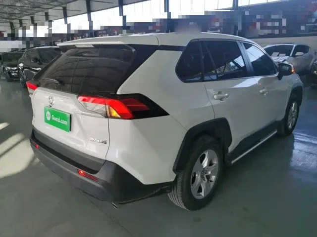 Toyota RAV4 — Фото автомобиля 6