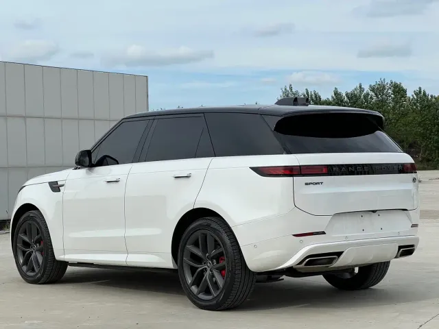 Land Rover Range Rover Sport — Фото автомобиля 6