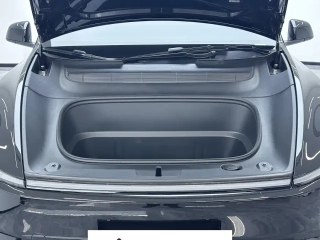 Tesla Model Y L — Фото автомобиля 8