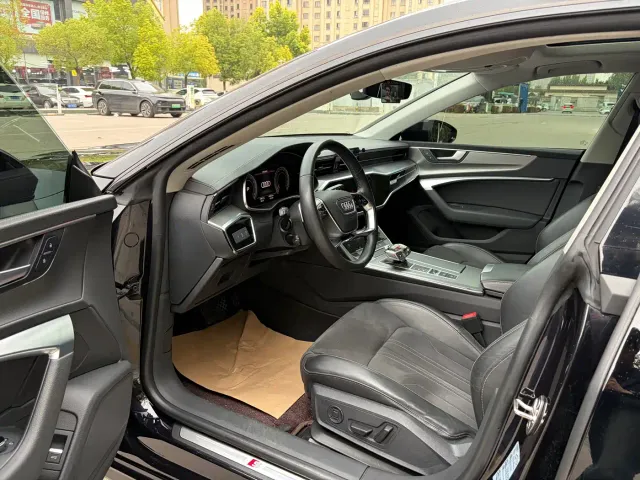 Audi A7L — Фото автомобиля 5