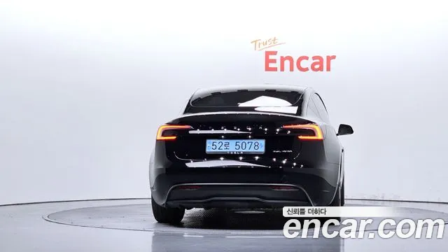 Фотография автомобиля — Tesla Model 3