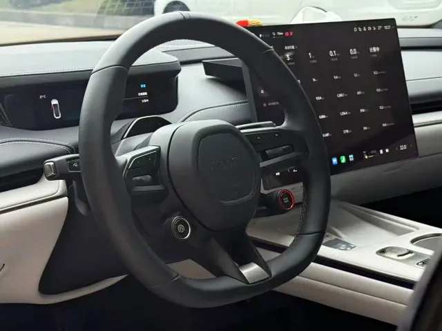Xiaomi SU7 — Фото автомобиля 12