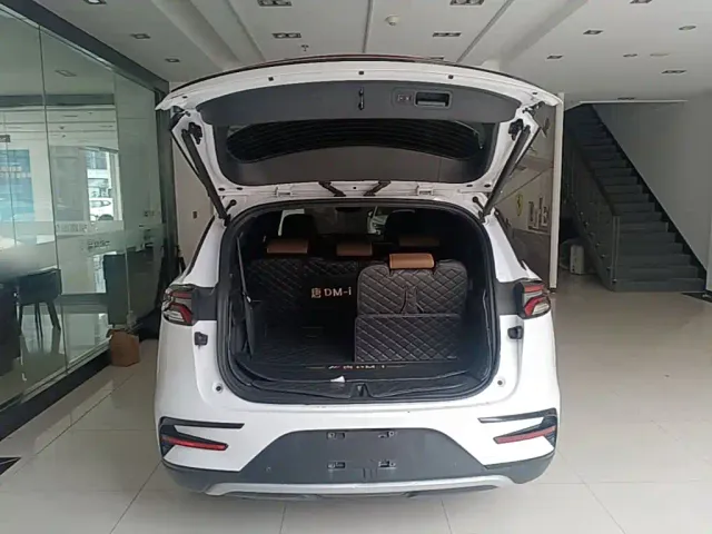 BYD Tang — Фото автомобиля 18