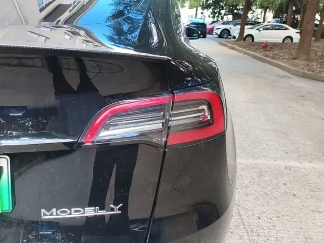 Tesla Model Y — Фото автомобиля 7