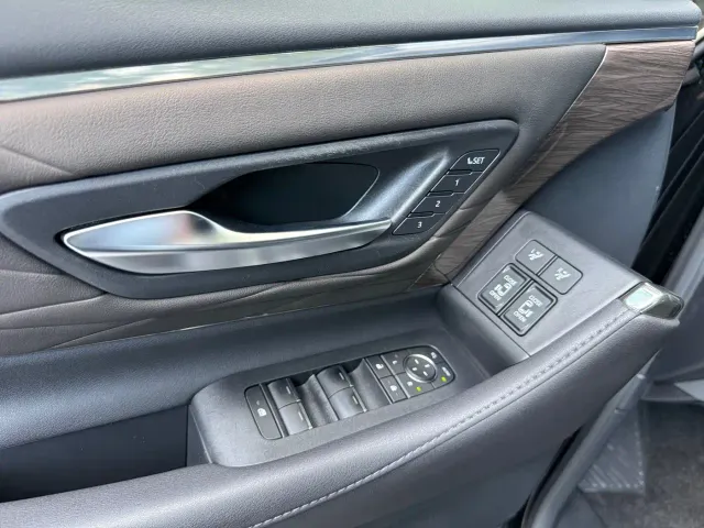 Toyota Vellfire — Фото автомобиля 8
